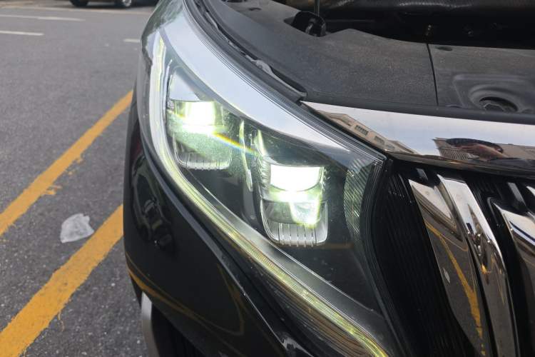 Used GAC Trumpchi M8 2021 Master Series 390T Prestige Edition Right Front Headlight