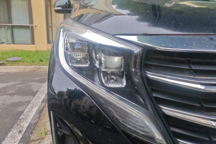 Used GAC Trumpchi M8 2021 Lingxiu Series 390T Deluxe Edition Right Front Headlight