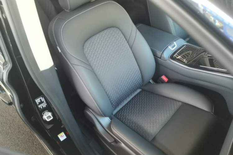 Used GAC Trumpchi M8 2021 Revised Version Lingxiu Series 390T Luxury Edition Right Front Seat