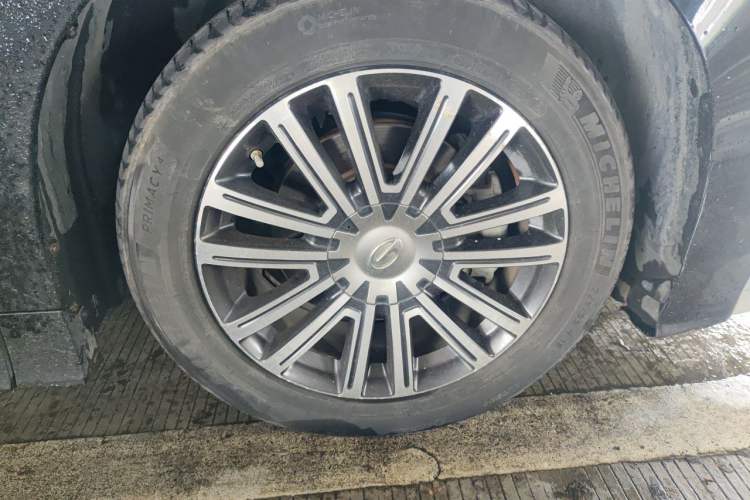 Used GAC Trumpchi M8 2021 Master Series 390T Prestige Edition Right Front Wheel Hub