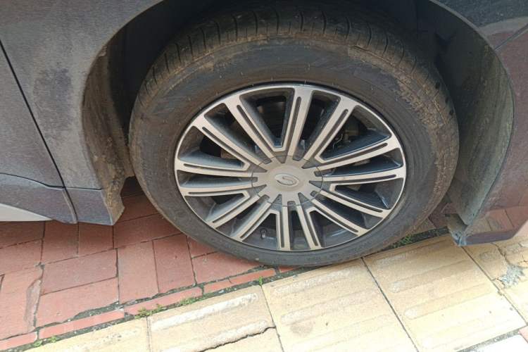 Used GAC Trumpchi M8 2021 Master Series 390T Prestige Edition Right Front Wheel Hub