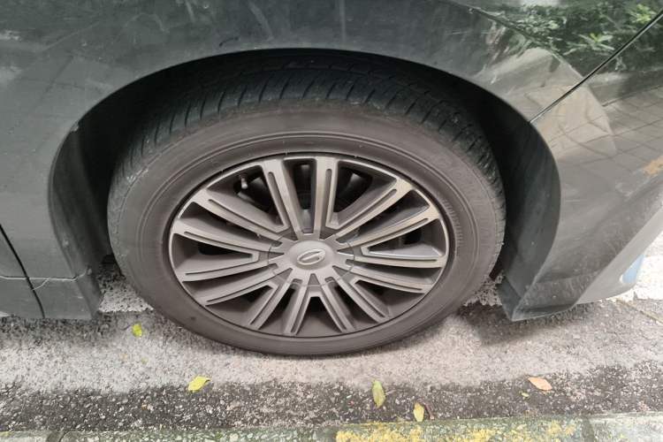 Used GAC Trumpchi M8 2021 Master Series 390T Prestige Edition Right Front Wheel Hub