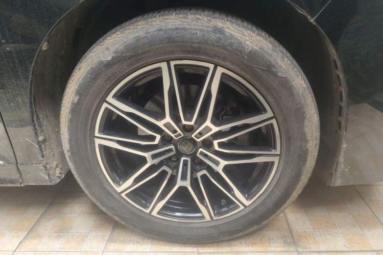 Used GAC Trumpchi M8 2021 Revised Version Lingxiu Series 390T Luxury Edition Right Front Wheel Hub