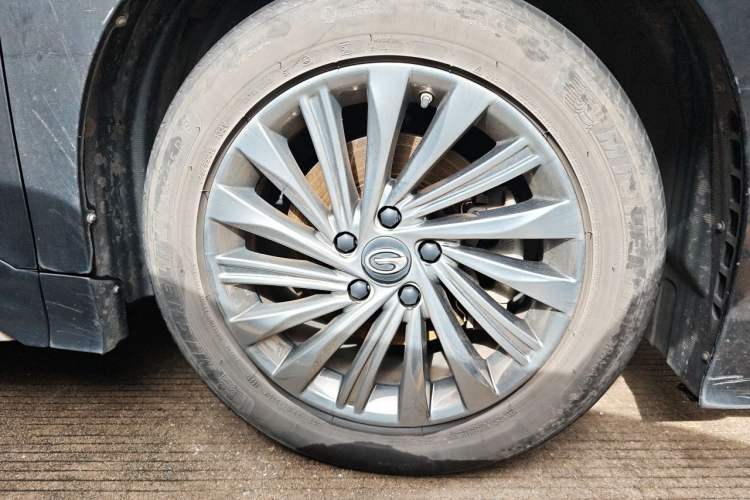 Used GAC Trumpchi M8 2021 Master Series 390T Deluxe Wellness Edition Right Front Wheel Hub