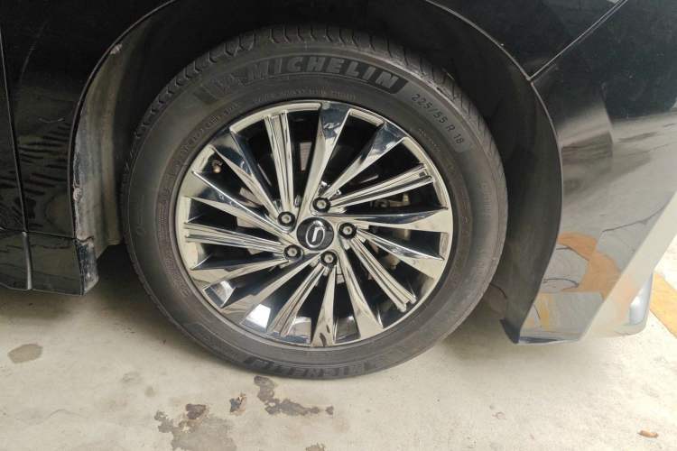Used GAC Trumpchi M8 2021 Master Series 390T Ultimate Edition Right Front Wheel Hub