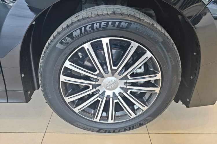 Used GAC Trumpchi M8 2021 Lingxiu Series 390T Ultimate Edition Right Front Wheel Hub