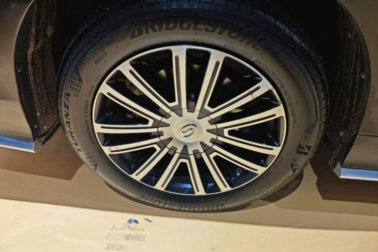 Used GAC Trumpchi M8 2021 Master Series 390T Prestige Edition Right Rear Wheel Hub