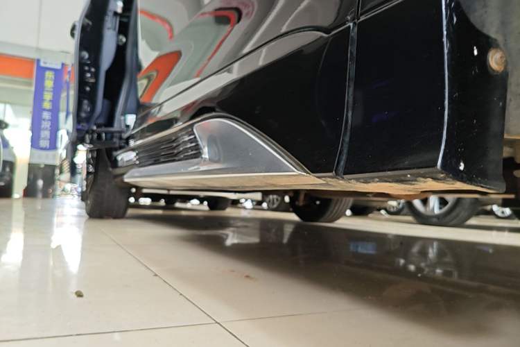 Used GAC Trumpchi M8 2021 Master Series 390T Ultimate Edition Right Side Sill