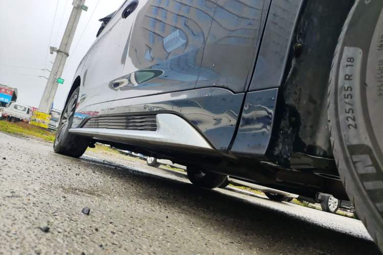 Used GAC Trumpchi M8 2021 Master Series 390T Prestige Edition Right Side Sill