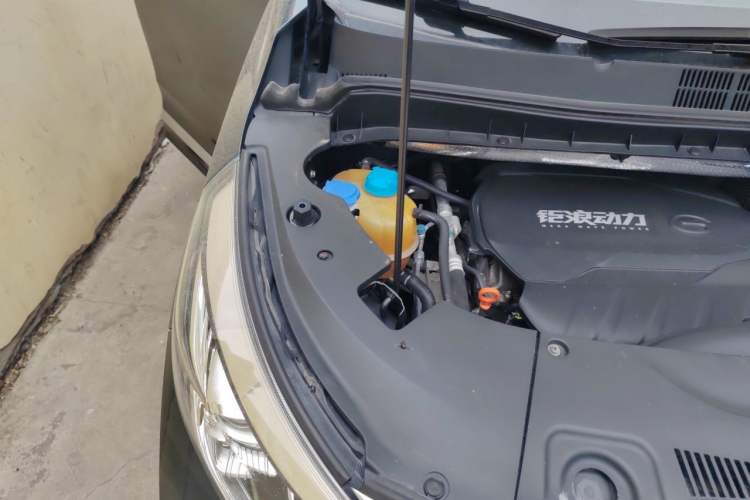 Used GAC Trumpchi M8 2021 Lingxiu Series 390T Ultimate Edition Engine Bay Right