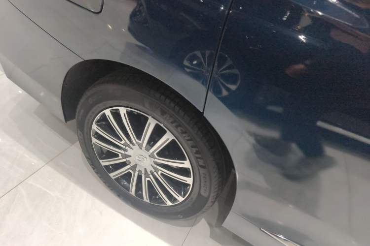 Used GAC Trumpchi M8 2021 Lingxiu Series 390T Deluxe Edition Exterior 5