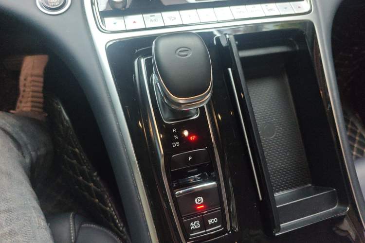 Used GAC Trumpchi M8 2021 Lingxiu Series 390T Ultimate Edition Gear Lever