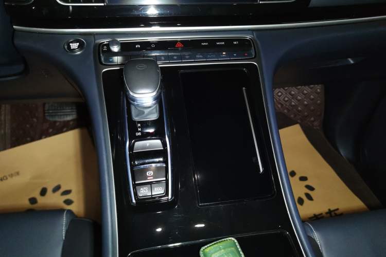 Used GAC Trumpchi M8 2021 Lingxiu Series 390T Deluxe Edition Gear Lever