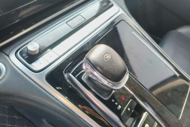 Used GAC Trumpchi M8 2021 Lingxiu Series 390T Ultimate Edition Gear Lever
