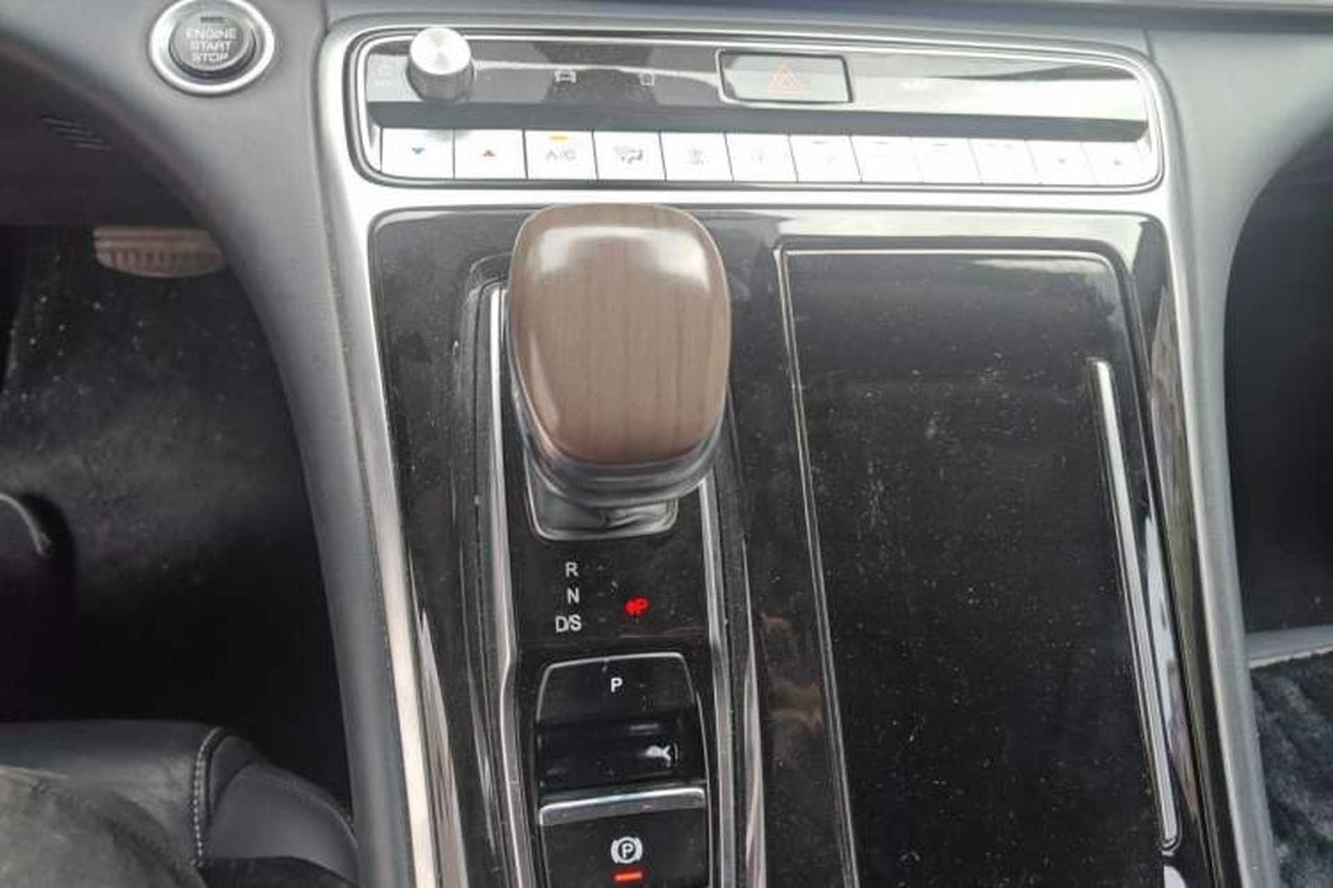 Used GAC Trumpchi M8 2021 Master Series 390T Prestige Edition Gear Lever