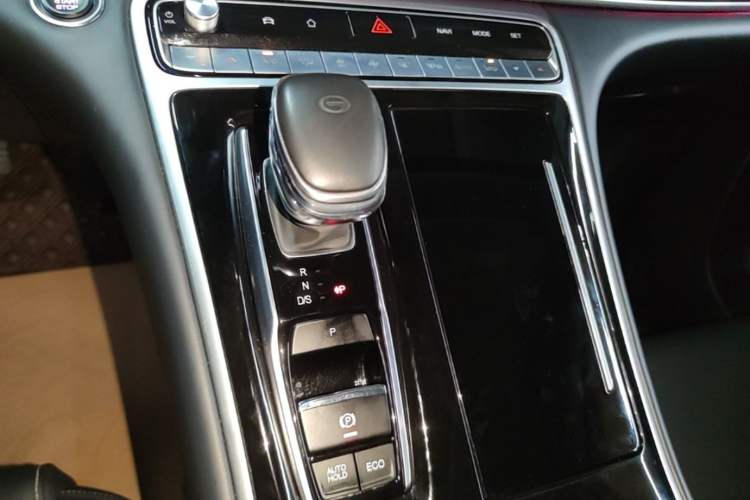 Used GAC Trumpchi M8 2021 Lingxiu Series 390T Deluxe Edition Gear Lever