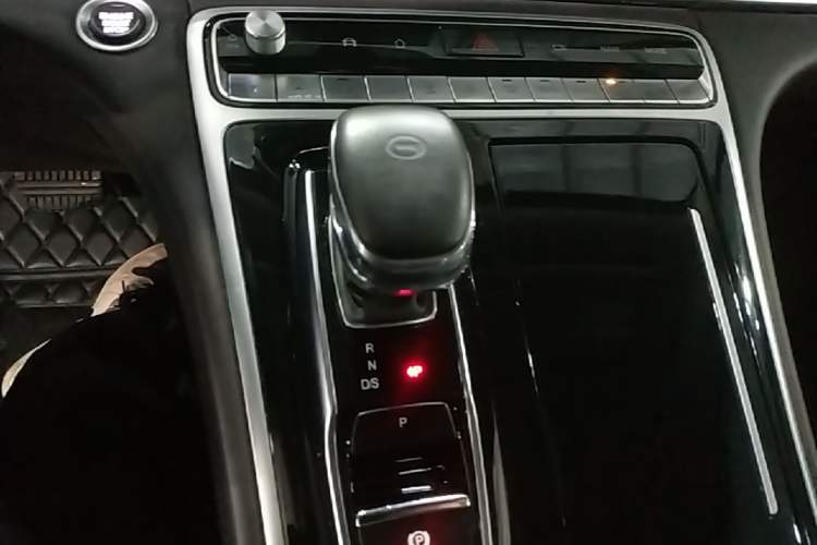 Used GAC Trumpchi M8 2021 Master Series 390T Ultimate Edition Gear Lever
