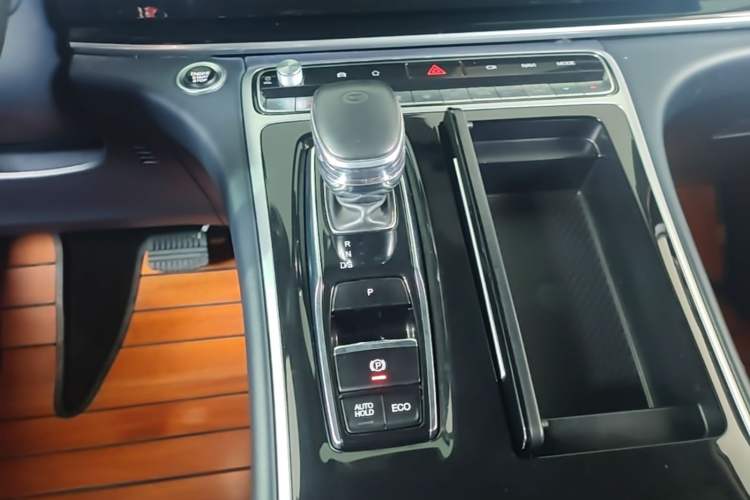 Used GAC Trumpchi M8 2021 Lingxiu Series 390T Ultimate Edition Gear Lever