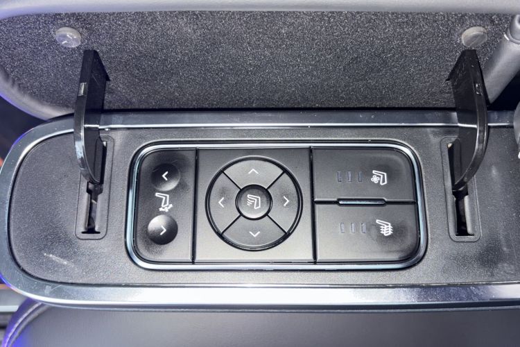 Used GAC Trumpchi M8 2021 Lingxiu Series 390T Deluxe Edition Interior 4