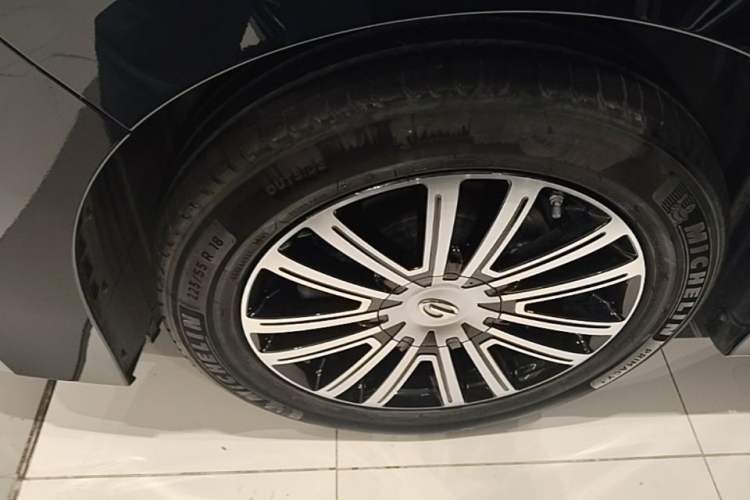 Used GAC Trumpchi M8 2021 Lingxiu Series 390T Ultimate Edition Left Front Wheel Hub