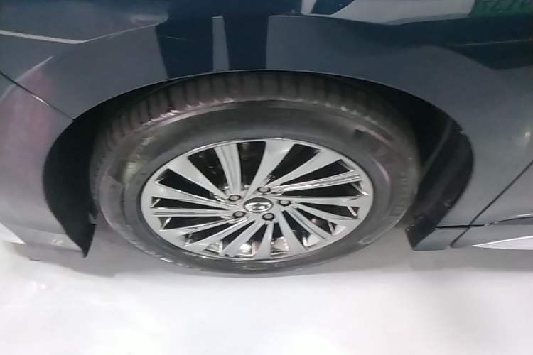 Used GAC Trumpchi M8 2021 Master Series 390T Ultimate Edition Left Front Wheel Hub