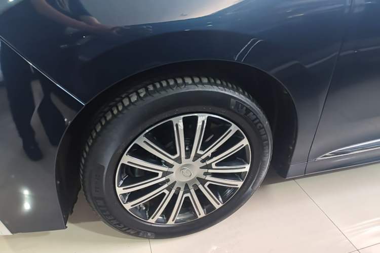 Used GAC Trumpchi M8 2021 Lingxiu Series 390T Ultimate Edition Left Front Wheel Hub
