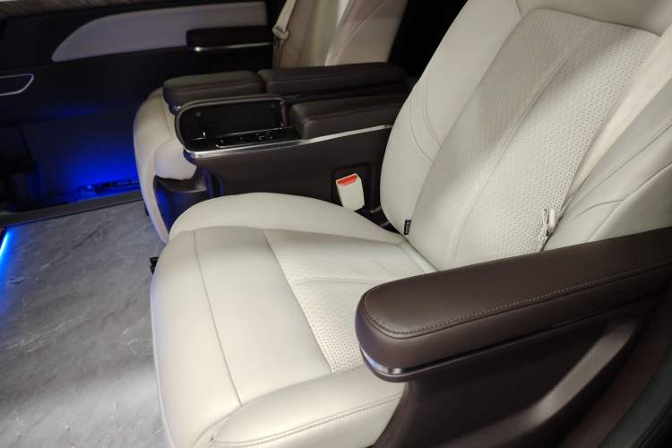 Used GAC Trumpchi M8 2021 Master Series 390T Ultimate Edition Left Rear Seat