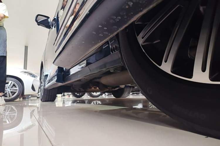 Used GAC Trumpchi M8 2021 Lingxiu Series 390T Ultimate Edition Left Side Sill