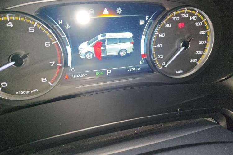 Used GAC Trumpchi M8 2021 Lingxiu Series 390T Deluxe Edition Odometer Close Up