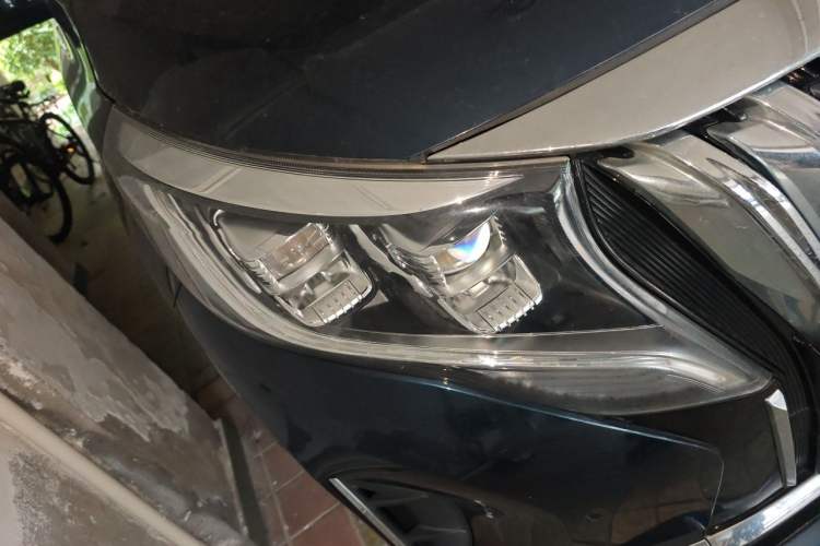 Used GAC Trumpchi M8 2021 Lingxiu Series 390T Deluxe Edition Right Front Headlight