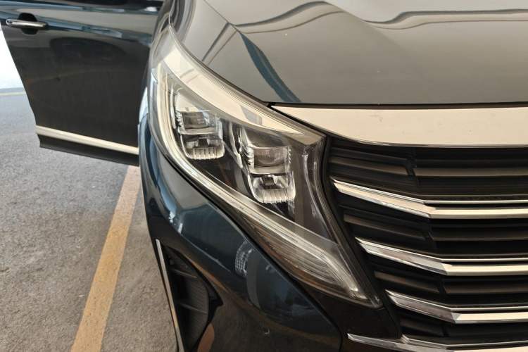 Used GAC Trumpchi M8 2021 Lingxiu Series 390T Ultimate Edition Right Front Headlight
