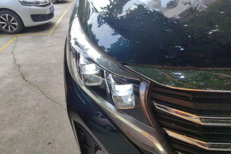 Used GAC Trumpchi M8 2021 Lingxiu Series 390T Flagship Edition Right Front Headlight