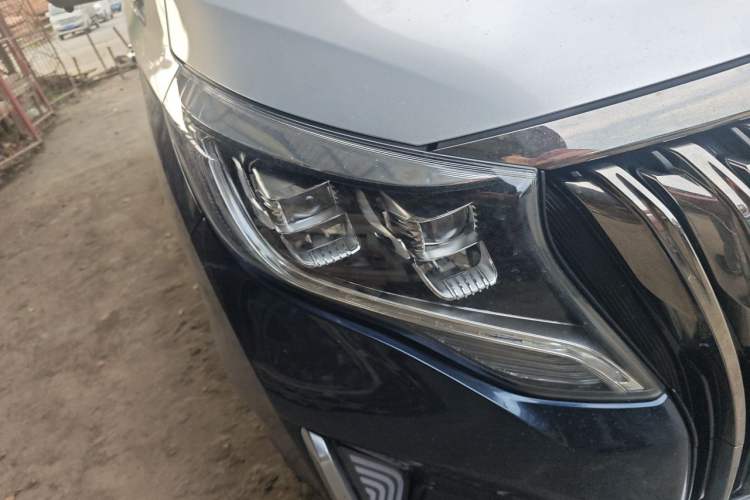 Used GAC Trumpchi M8 2021 Revised Version Lingxiu Series 390T Luxury Edition Right Front Headlight