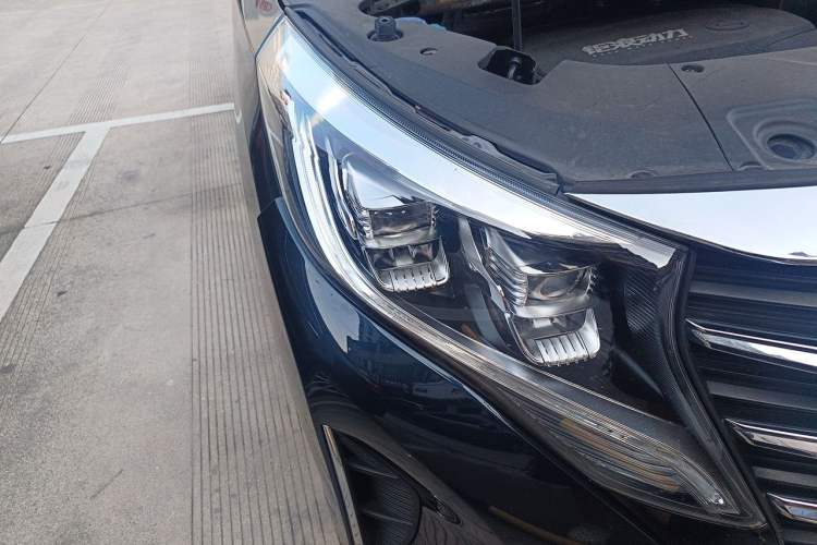Used GAC Trumpchi M8 2021 Lingxiu Series 390T Deluxe Edition Right Front Headlight