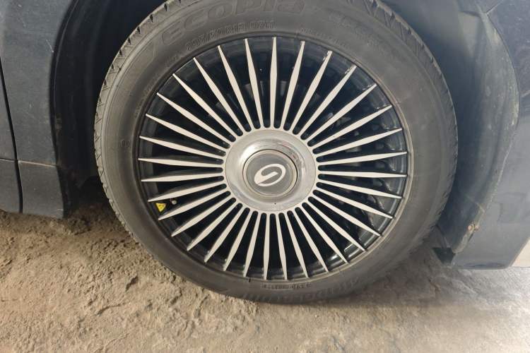Used GAC Trumpchi M8 2021 Revised Version Lingxiu Series 390T Luxury Edition Right Front Wheel Hub