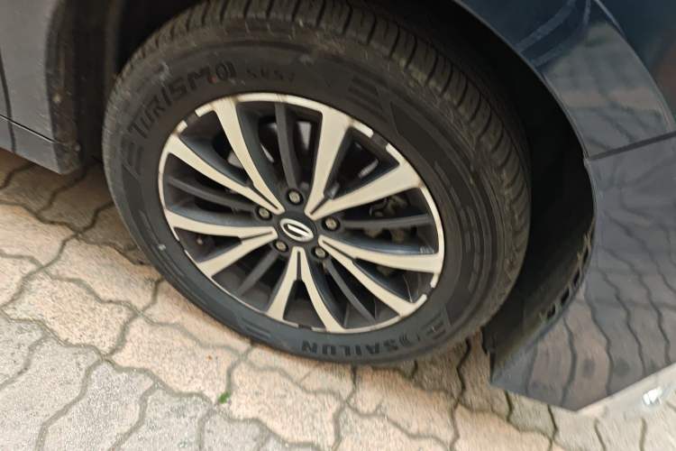 Used GAC Trumpchi M8 2021 Revised Version Lingxiu Series 390T Luxury Edition Right Front Wheel Hub