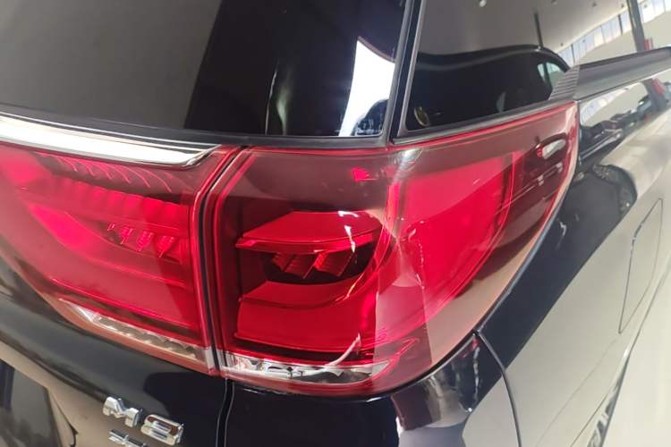 Used GAC Trumpchi M8 2021 Lingxiu Series 390T Ultimate Edition Right Rear Taillight