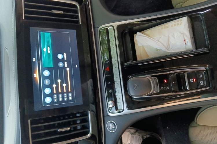 Used GAC Trumpchi M8 2021 Master Series 390T Four-Seat Deluxe Edition Audio And AC Panel