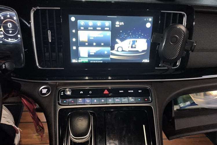 Used GAC Trumpchi M8 2021 Master Series 390T Prestige Edition Audio And AC Panel