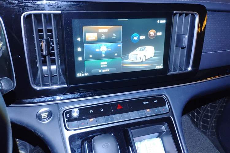 Used GAC Trumpchi M8 2021 Lingxiu Series 390T Luxury Edition Audio And AC Panel