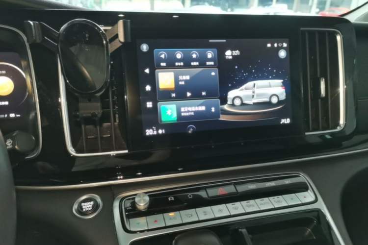 Used GAC Trumpchi M8 2021 Master Series 390T Prestige Edition Audio And AC Panel