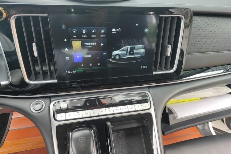 Used GAC Trumpchi M8 2021 Master Series 390T Ultimate Edition Audio And AC Panel