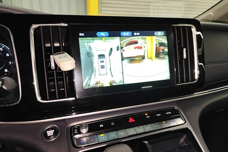 Used GAC Trumpchi M8 2021 Master Series 390T Ultimate Edition Audio And AC Panel
