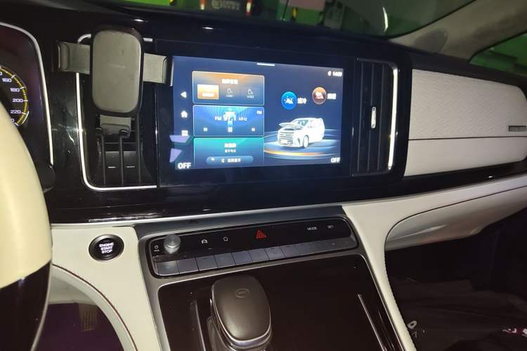Used GAC Trumpchi M8 2021 Revised Version Lingxiu Series 390T Luxury Edition Audio And AC Panel