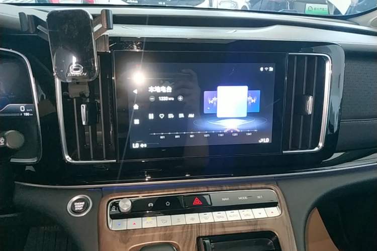 Used GAC Trumpchi M8 2021 Lingxiu Series 390T Deluxe Edition Audio And AC Panel