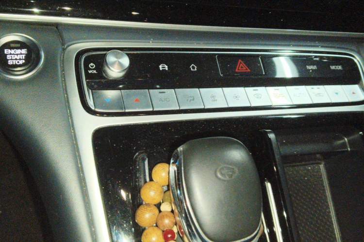 Used GAC Trumpchi M8 2021 Master Series 390T Deluxe Wellness Edition Audio And AC Panel