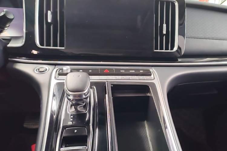 Used GAC Trumpchi M8 2021 Master Series 390T Prestige Edition Audio And AC Panel
