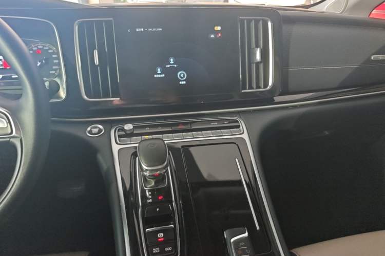 Used GAC Trumpchi M8 2021 Lingxiu Series 390T Luxury Edition Audio And AC Panel