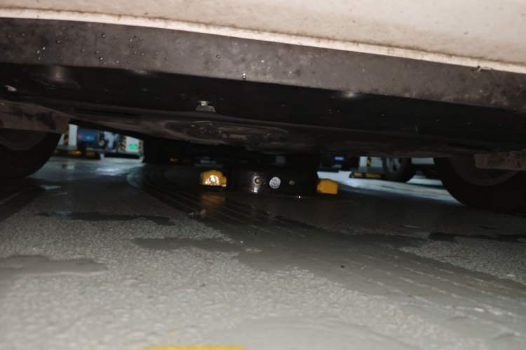 Used GAC Trumpchi M8 2021 Lingxiu Series 390T Deluxe Edition Chassis Front
