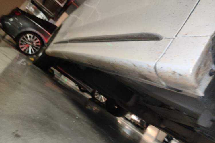 Used GAC Trumpchi M8 2021 Lingxiu Series 390T Ultimate Edition Chassis Front Right